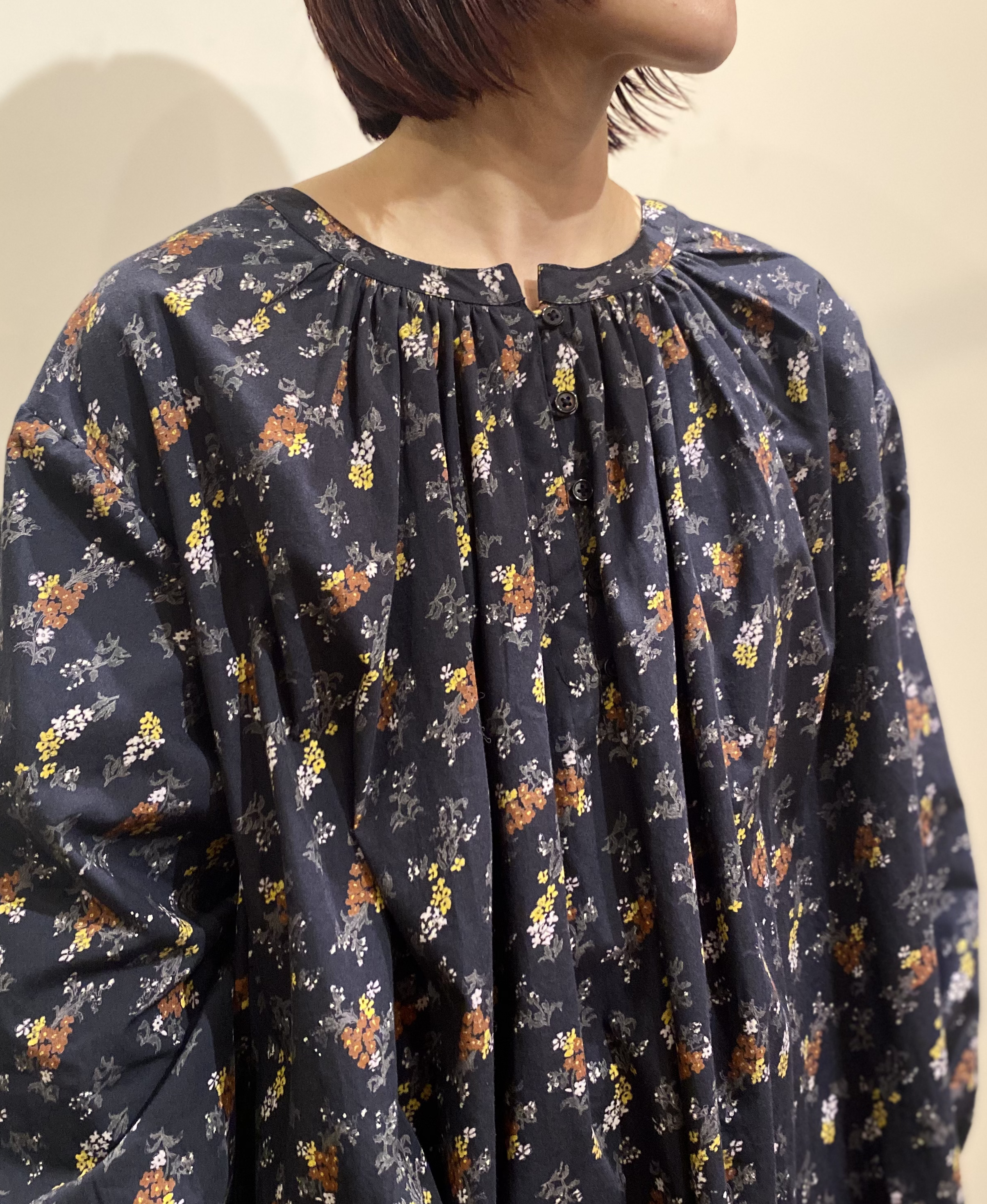 NSL24542(チュニック) 40s POPLIN FLOWER PRINT GATHERED TUNIC