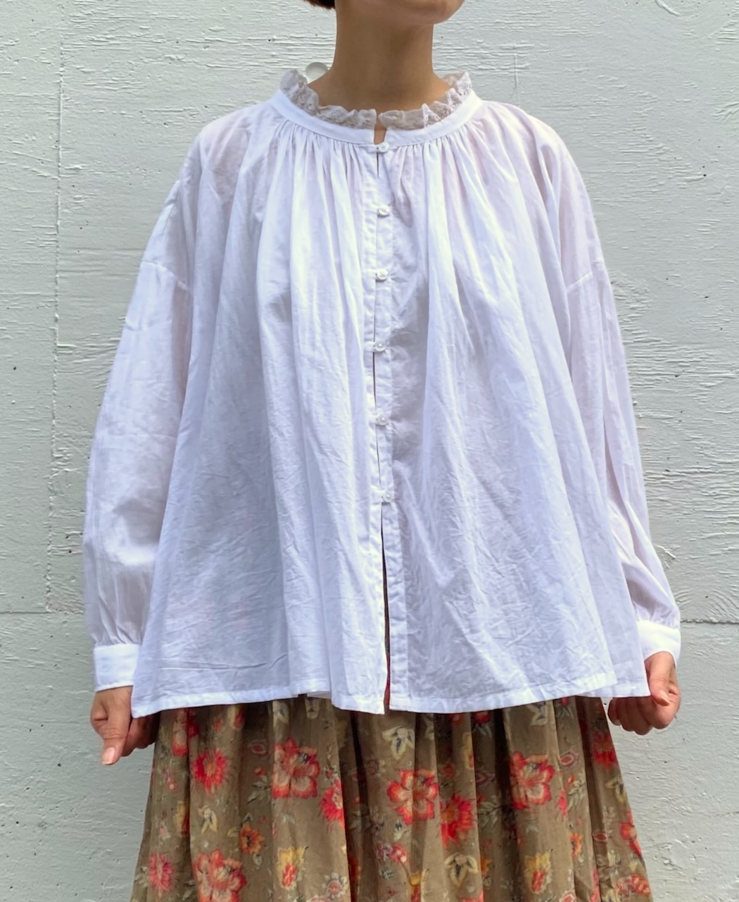 NSL24561(スモック) 60s CAMBRIC PLAIN WITH LACE NECK LACE GATHERED SMOCK