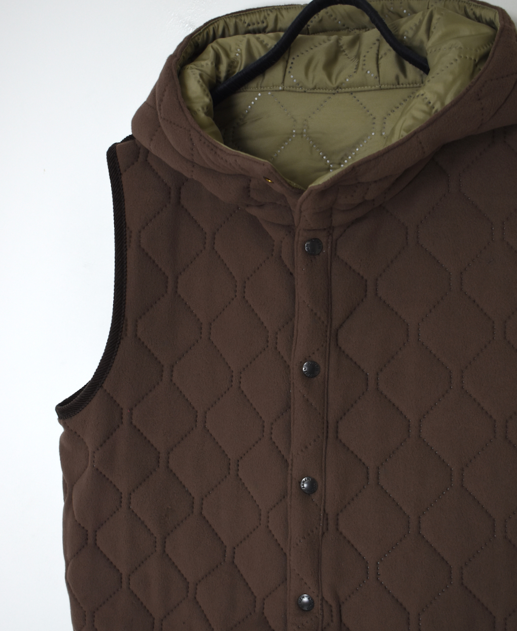 NAM2252(ベスト) PLAIN POLYESTER×FLEECE HEAT QUILT REVERSIBLE HIGH COLLAR HOODED LONG VEST