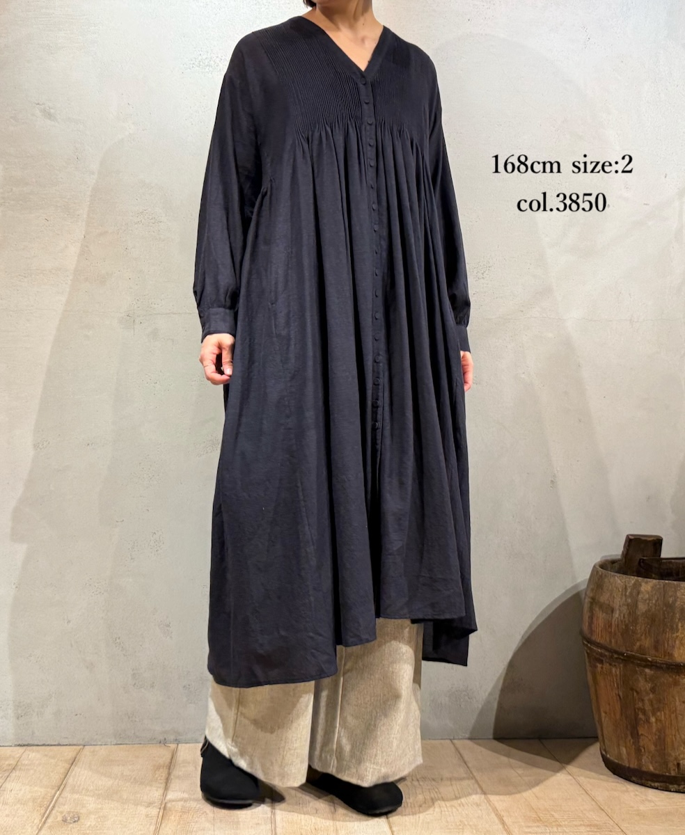 INMDS24743(ワンピース) WOOL/COTTON/SILK PLAIN V-NECK DRESS WITH MINI PINTUCK