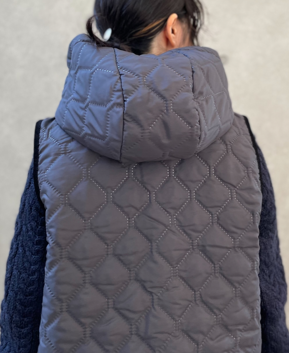 NAM2252(ベスト) PLAIN POLYESTER×FLEECE HEAT QUILT REVERSIBLE HIGH COLLAR HOODED LONG VEST