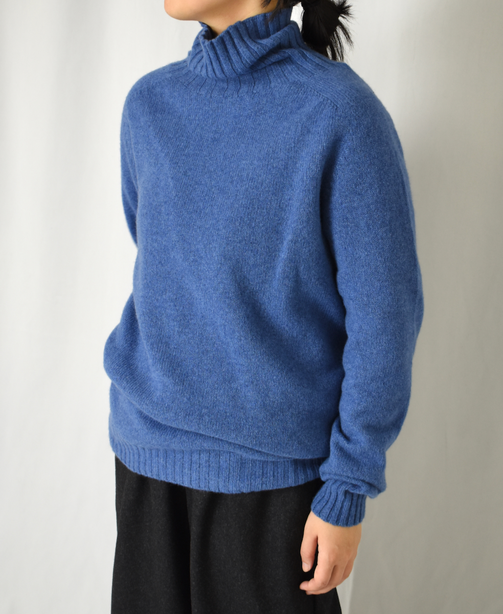 JNAMP1651 (ニット) GEELONG LAMBSWOOL POLO NECK SADDLE SHOULDER P/O