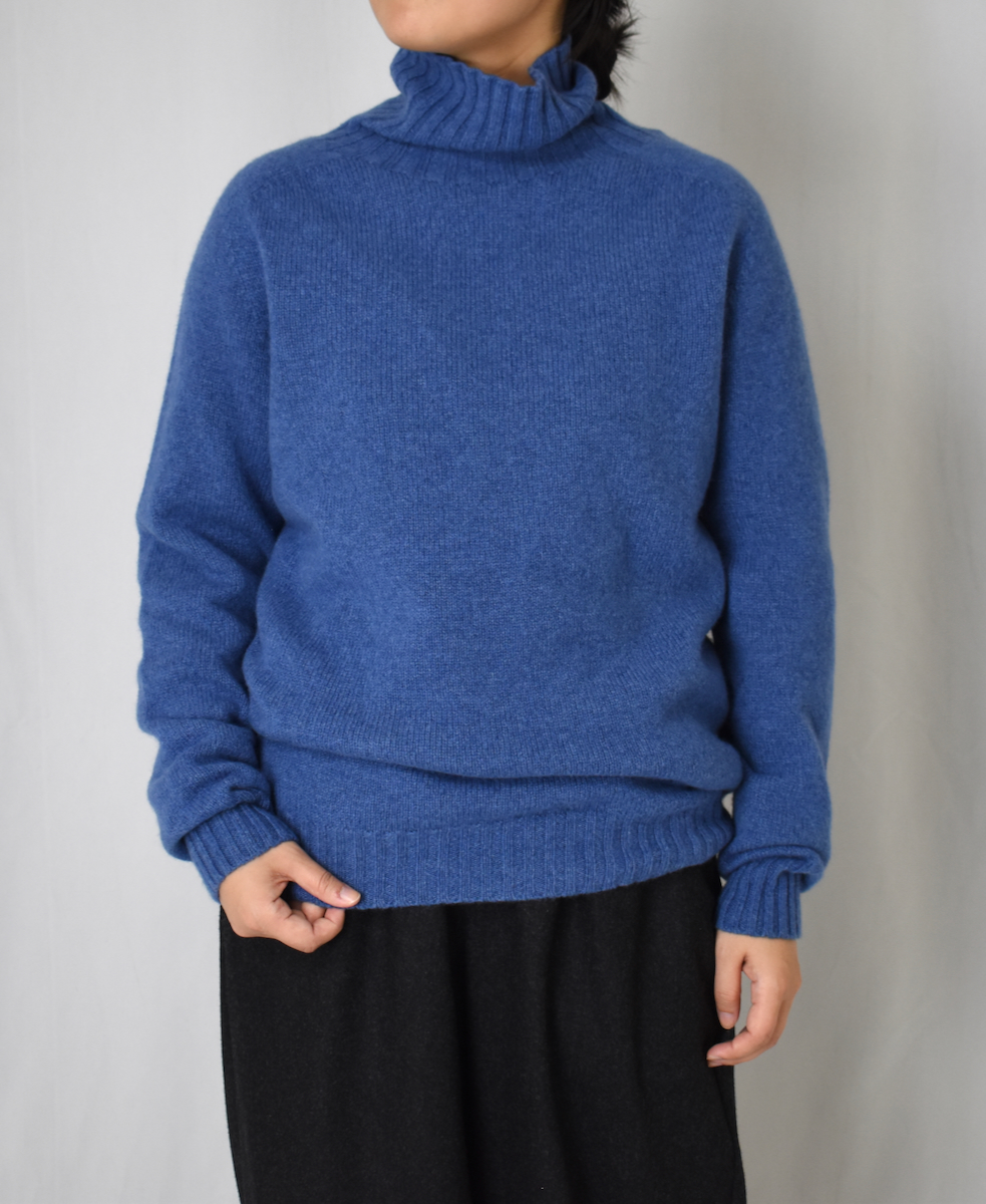 JNAMP1651 (ニット) GEELONG LAMBSWOOL POLO NECK SADDLE SHOULDER P/O