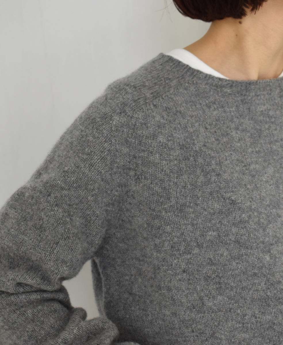 JNAMP1451 (ニット) GEELONG LAMBSWOOL CREW NECK SADDLE SHOULDER P/O