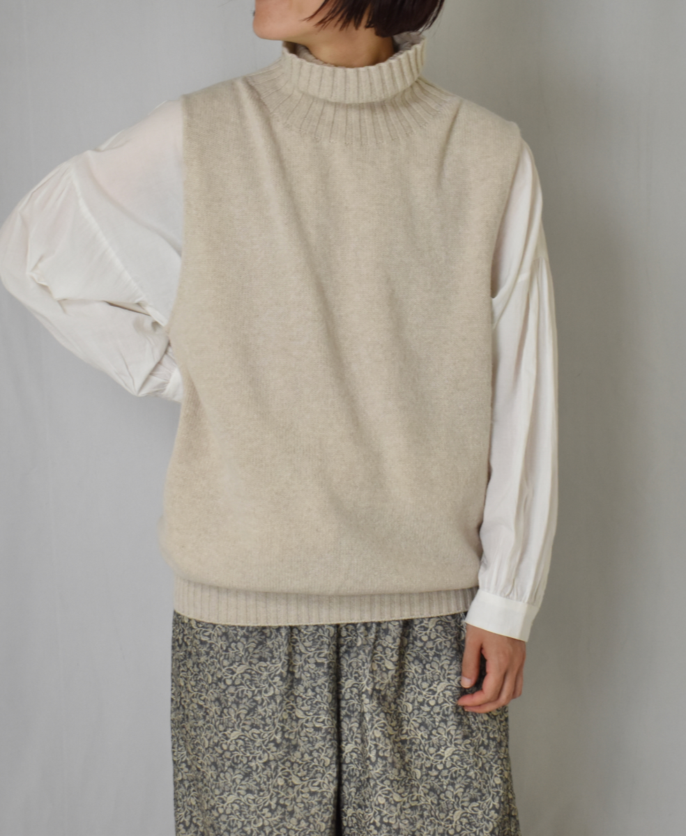 JNAMP2451(ニット)GEELONG LAMBSWOOL POLO NECK VEST