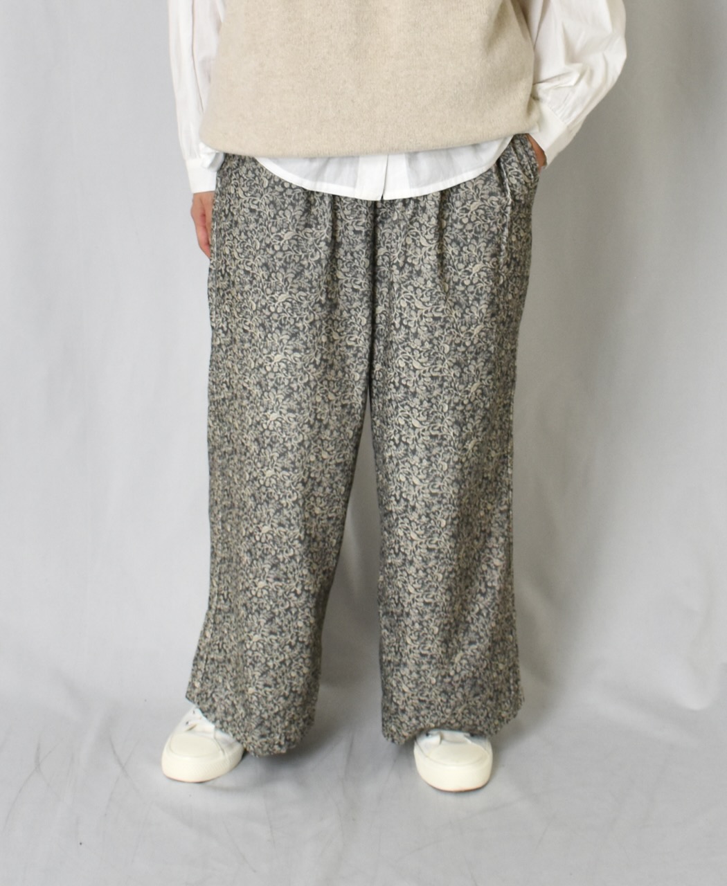 NSL24535(パンツ) CORDUROY FLOWER PRINT WIDE EASY PANTS