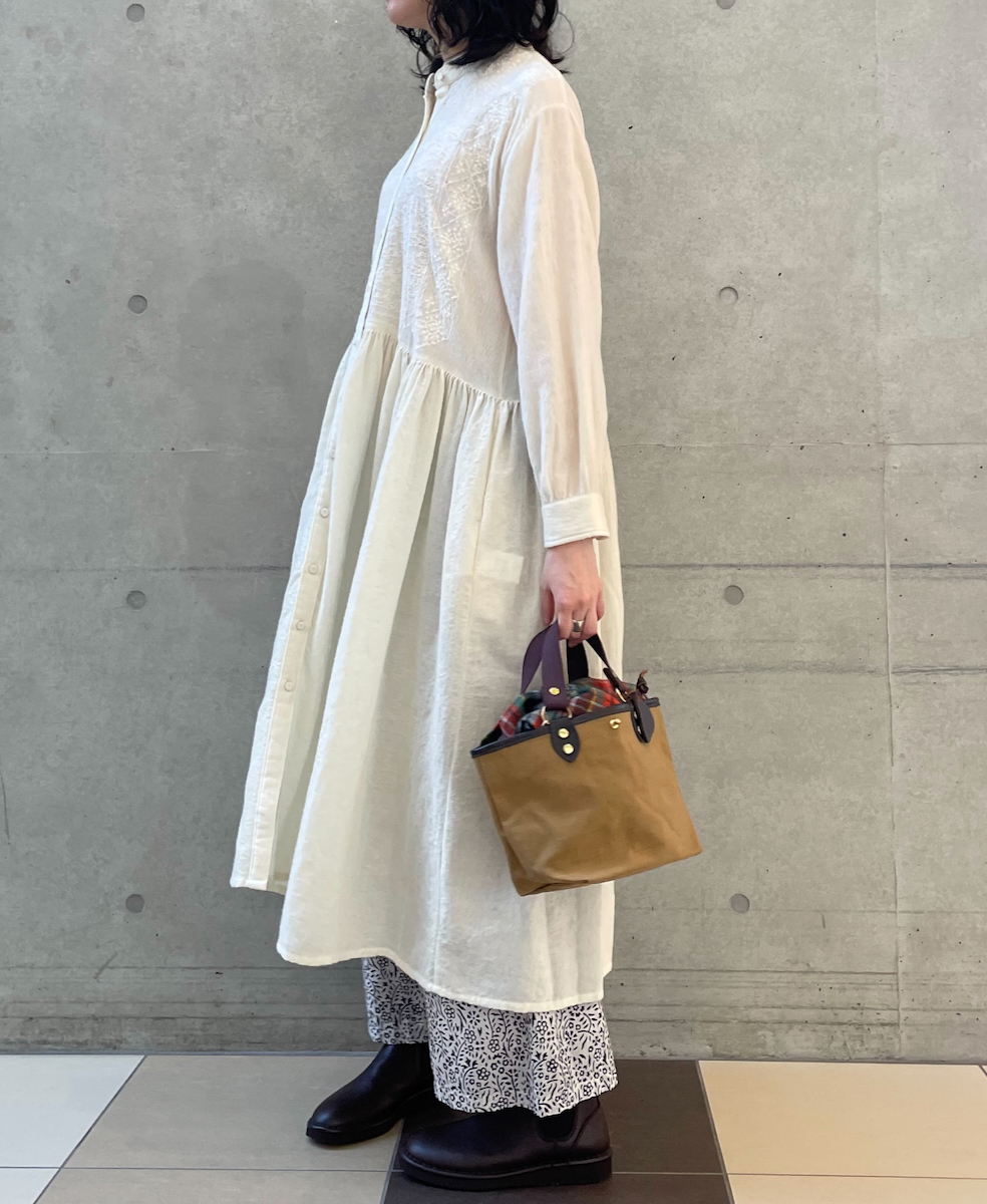 NMDS24561(ワンピース) BOILD WOOL PLAIN BANDED COLLAR EMB DRESS