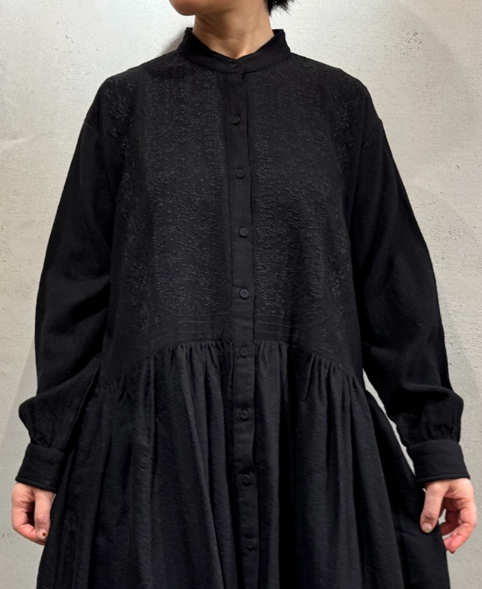 NMDS24561(ワンピース) BOILD WOOL PLAIN BANDED COLLAR EMB DRESS