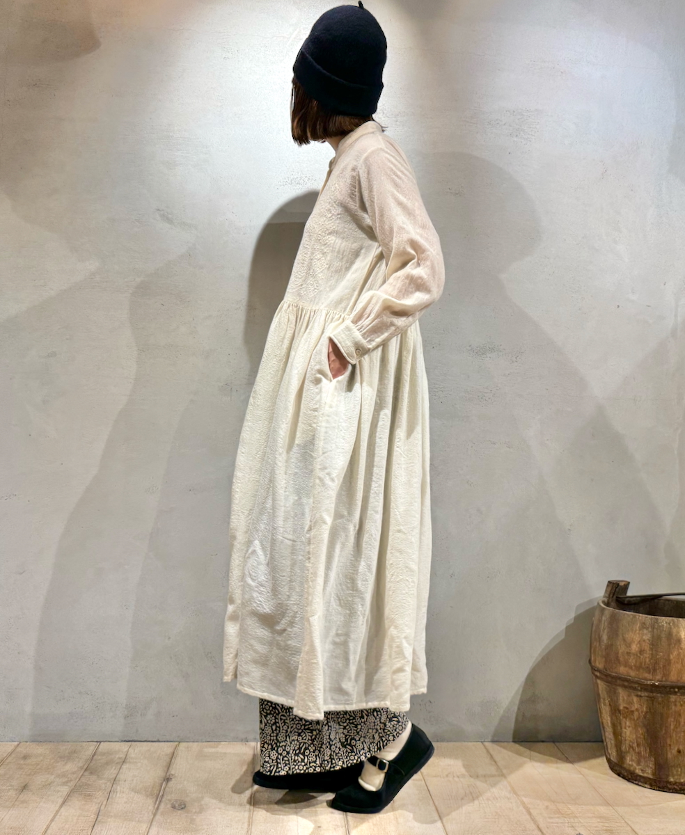 NMDS24561(ワンピース) BOILD WOOL PLAIN BANDED COLLAR EMB DRESS