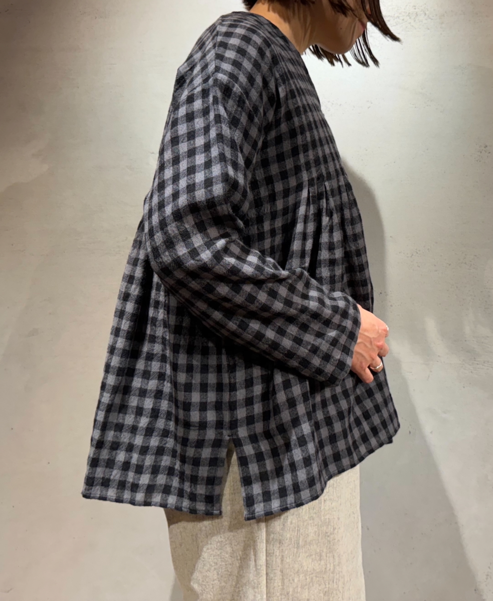 NMDS24572(シャツ) BOILED WOOL GINGHAM CHECK V-NECK FRONT OPENING SHIRT WITH INVERTED PLEATS