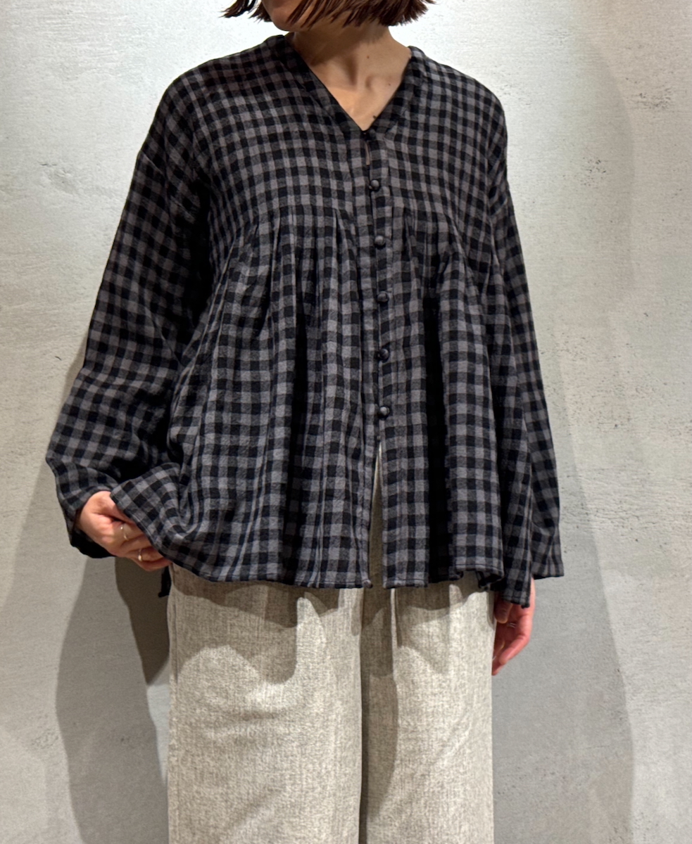 NMDS24572(シャツ) BOILED WOOL GINGHAM CHECK V-NECK FRONT OPENING SHIRT WITH INVERTED PLEATS