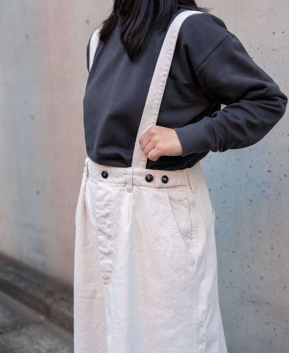 ISNAM2452(スカート) COTTON WOOL TWILL ADJUSTER TACK SKIRT WITH SUSPENDERS