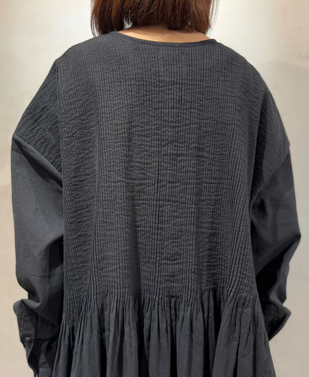 ●INMDS24302(ワンピース) HEAVY COTTON KHADI WITH SELVAGE BALL BUTTON CREW-NECK PULLOVER SHIRT DRESS WITH PINTUCK