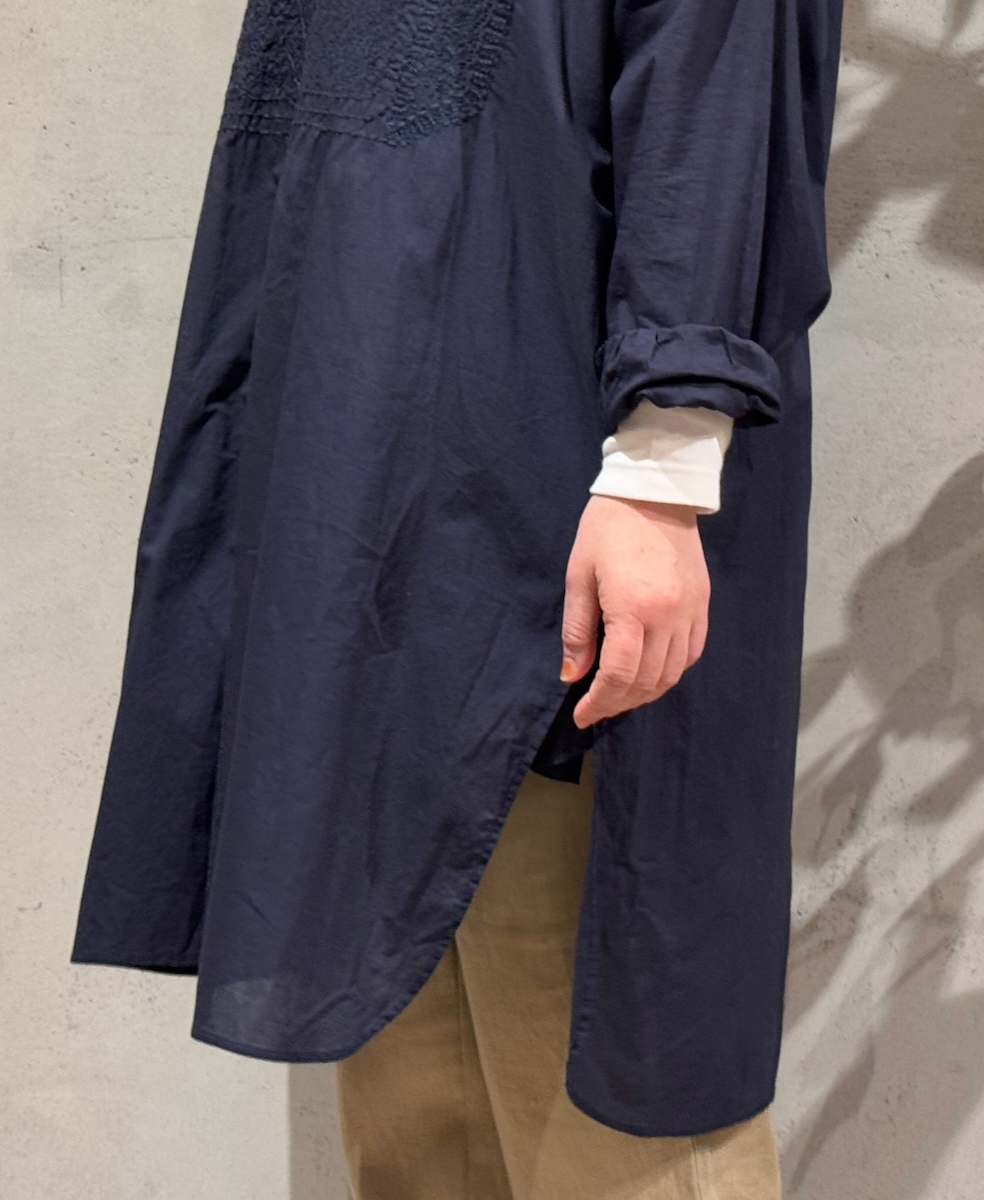 ●NMDS25204(チュニック) 60s ORGANIC CAMBRIC BANDED COLLAR EMB SHIRT TUNIC