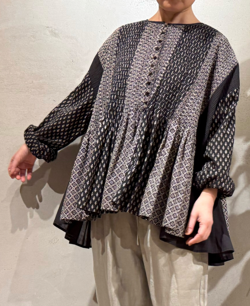 INMDS24301PW(シャツ) BLOCK PRINT PATCHWORK BALL BUTTON SHIRT WITH MINI PINTUCK