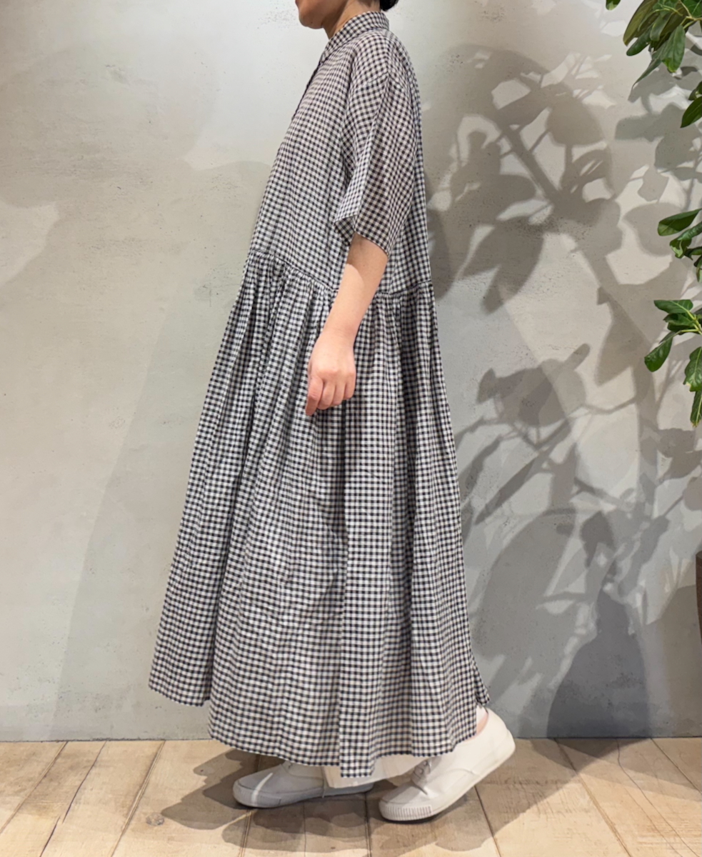 INMDS25023(ワンピース) HANDWOVEN COTTON/SILK GINGHAM CHECK REGULAR COLLAR DRESS WITH RAJASTHAN TUCK GATHERER