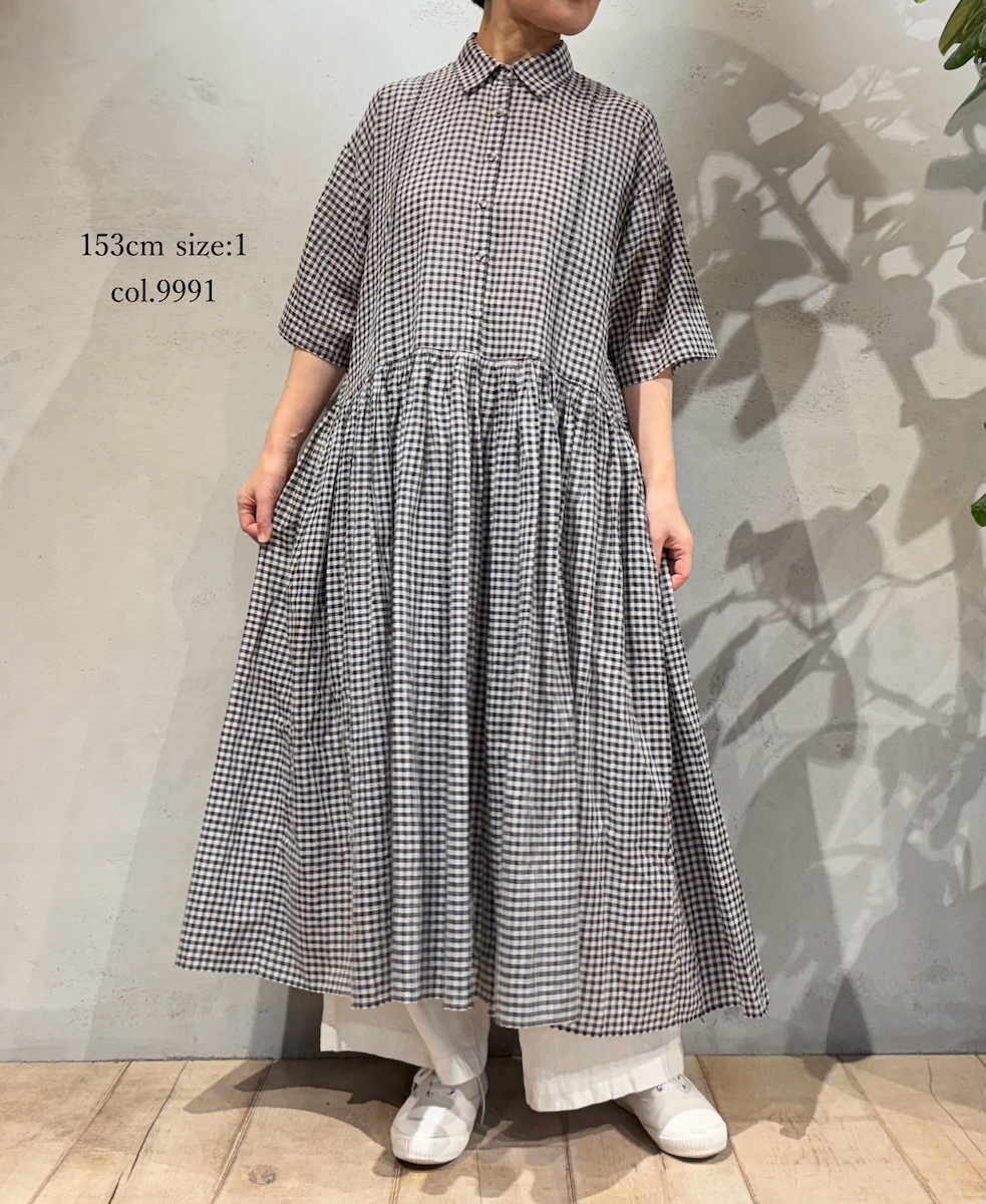 INMDS25023(ワンピース) HANDWOVEN COTTON/SILK GINGHAM CHECK REGULAR COLLAR DRESS WITH RAJASTHAN TUCK GATHERER