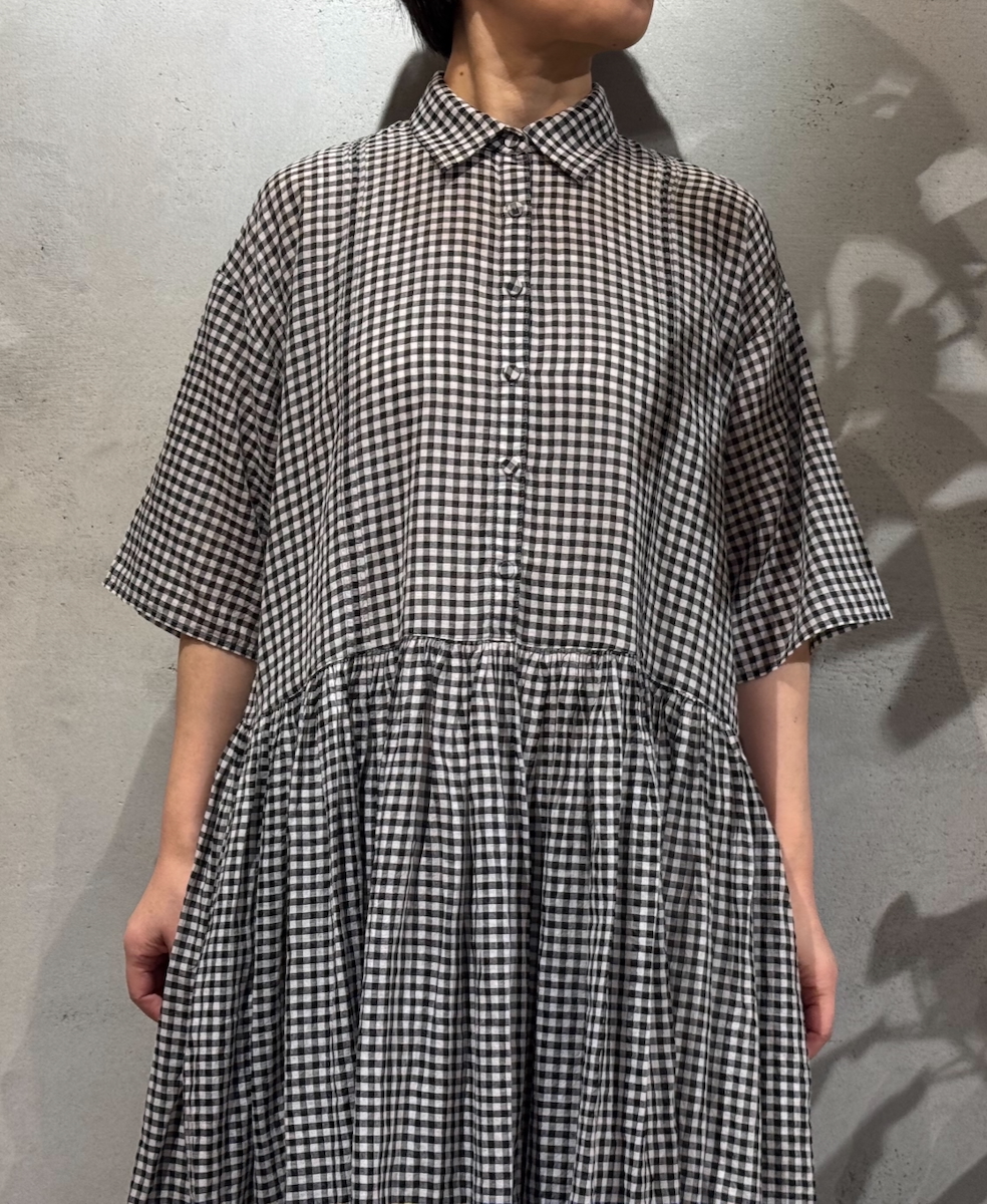 INMDS25023(ワンピース) HANDWOVEN COTTON/SILK GINGHAM CHECK REGULAR COLLAR DRESS WITH RAJASTHAN TUCK GATHERER