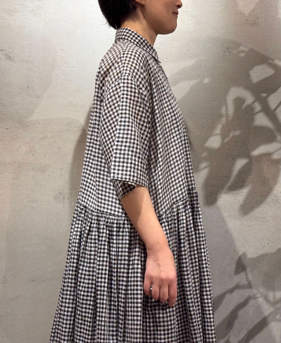 INMDS25023(ワンピース) HANDWOVEN COTTON/SILK GINGHAM CHECK REGULAR COLLAR DRESS WITH RAJASTHAN TUCK GATHERER