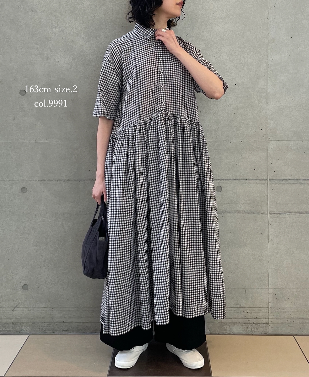 INMDS25023(ワンピース) HANDWOVEN COTTON/SILK GINGHAM CHECK REGULAR COLLAR DRESS WITH RAJASTHAN TUCK GATHERER