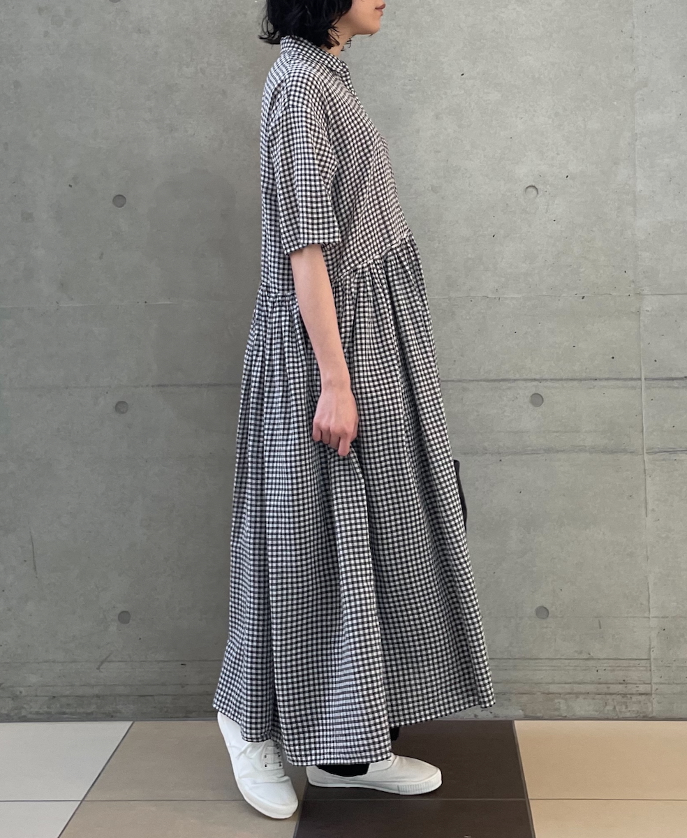 INMDS25023(ワンピース) HANDWOVEN COTTON/SILK GINGHAM CHECK REGULAR COLLAR DRESS WITH RAJASTHAN TUCK GATHERER