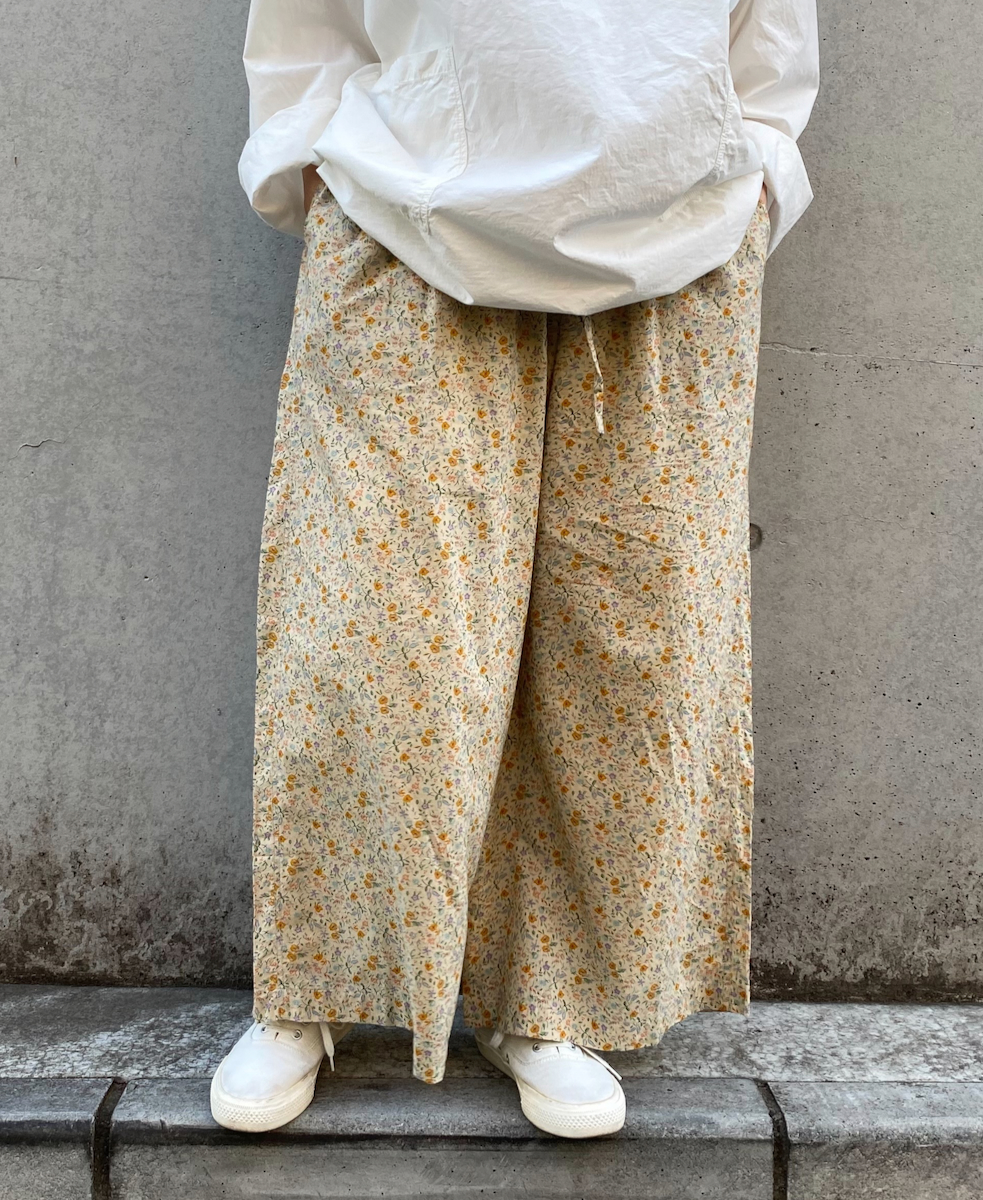 INAM2516FD(パンツ) COTTON FLOWER PRINT GATHERED EASY PANTS WITH LINING