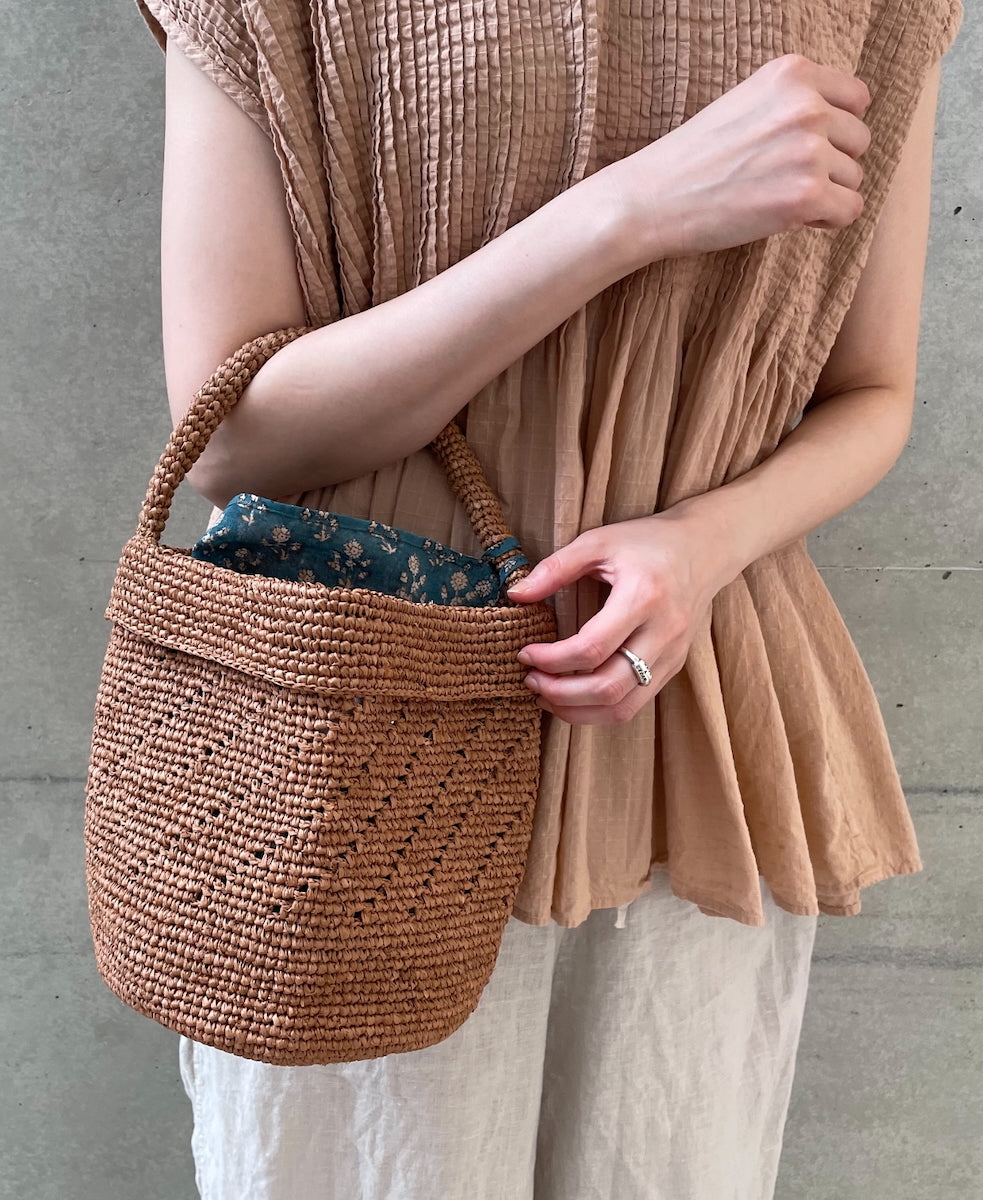ANMDS2501 RAFFIA ONE HANDLE BARREL BAG