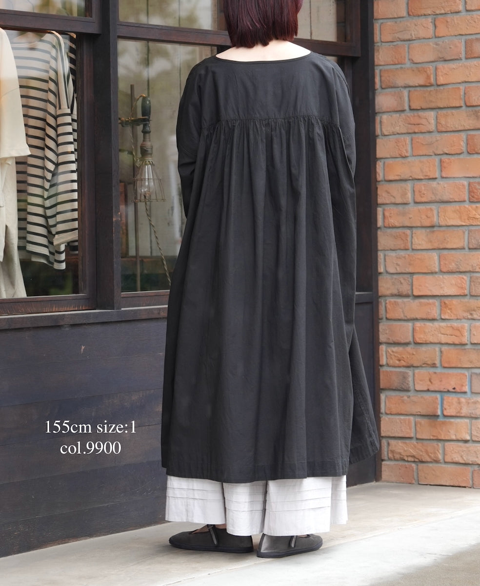 NSL26003 60s CAMBRIC PLAIN CREW-NECK BACK SIDE GATHERED DRESS WITH LINING