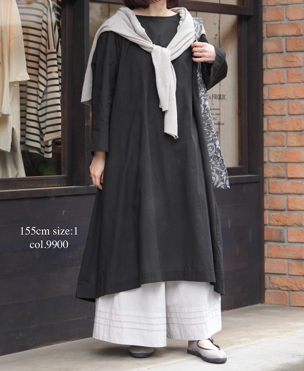 NSL26003 60s CAMBRIC PLAIN CREW-NECK BACK SIDE GATHERED DRESS WITH LINING