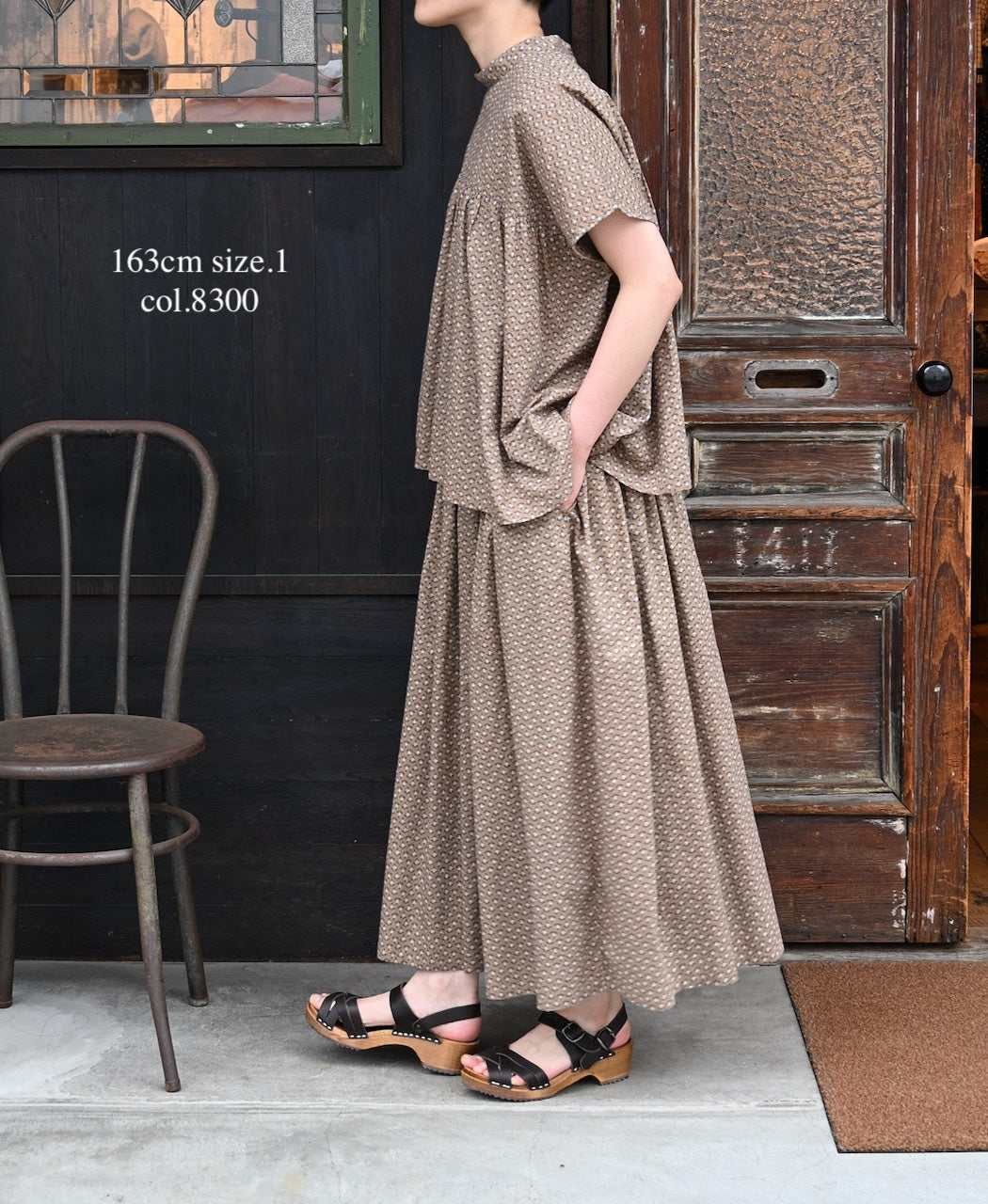 NSL26032 COTTON SLUB SMALL FLOWR PRINT BACK OPENING STAND COLLAR SHIRT