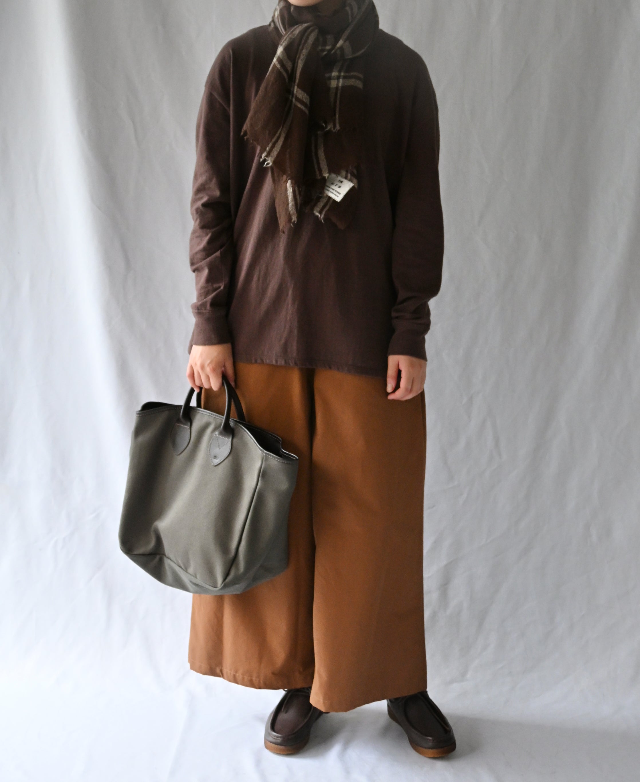 163cm　size:44　col.8500