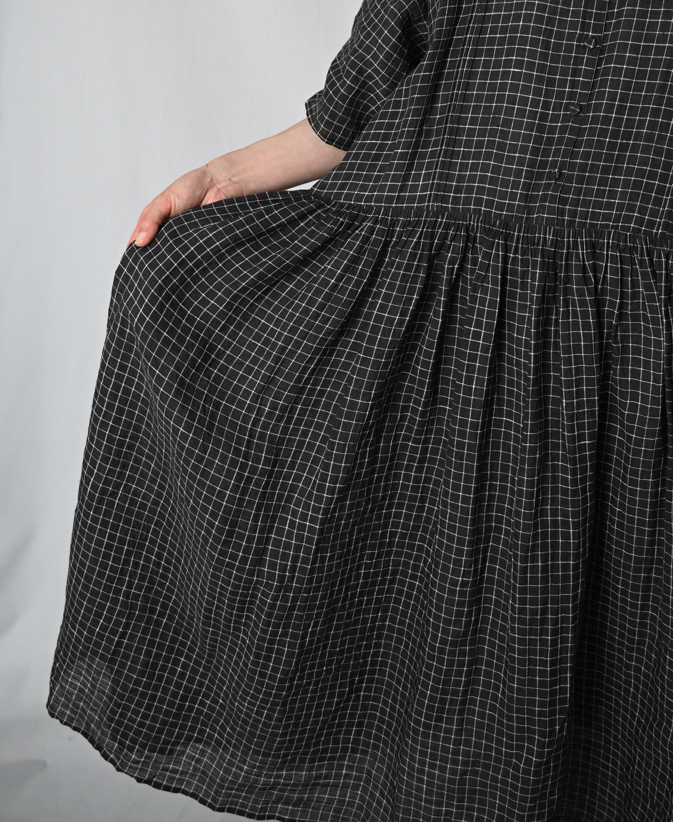 NMDS26284 80s POWER LOOM LINEN CHECK REGULAR COLLAR DRESS WITH RAJASTAN GATHER