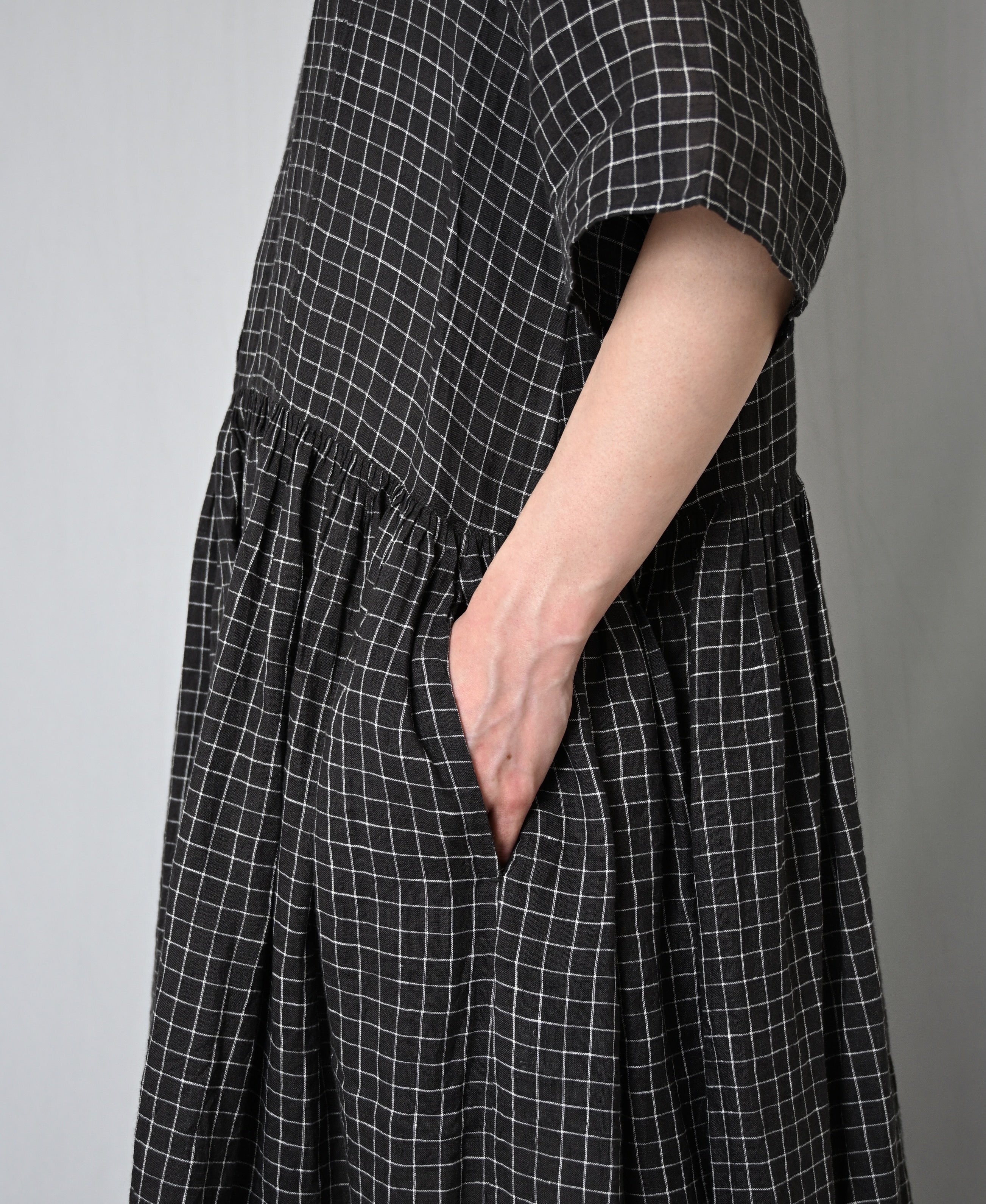 NMDS26284 80s POWER LOOM LINEN CHECK REGULAR COLLAR DRESS WITH RAJASTAN GATHER