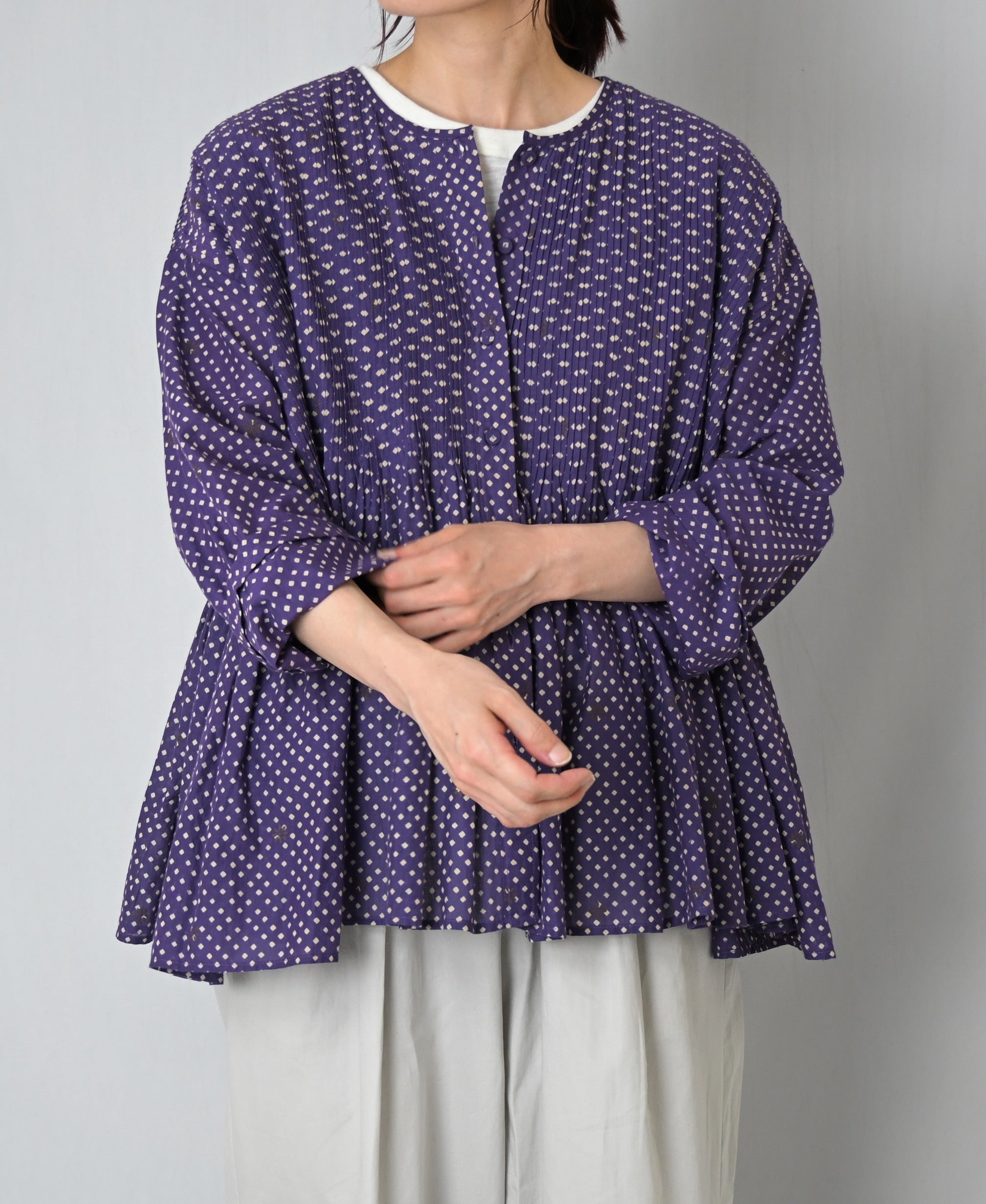 INMDS26083 80s VOILE SQUARE BLOCK PRINT CREW NECK BUTTON SHIRTS WITH MINI PINTUCK