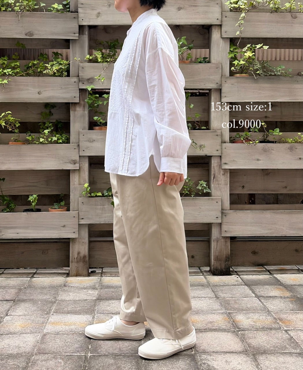 NMDS26521 60s ORGANIC CAMBRIC WITH EMB BANDED COLLAR PINTUCK & EMB SHIRT