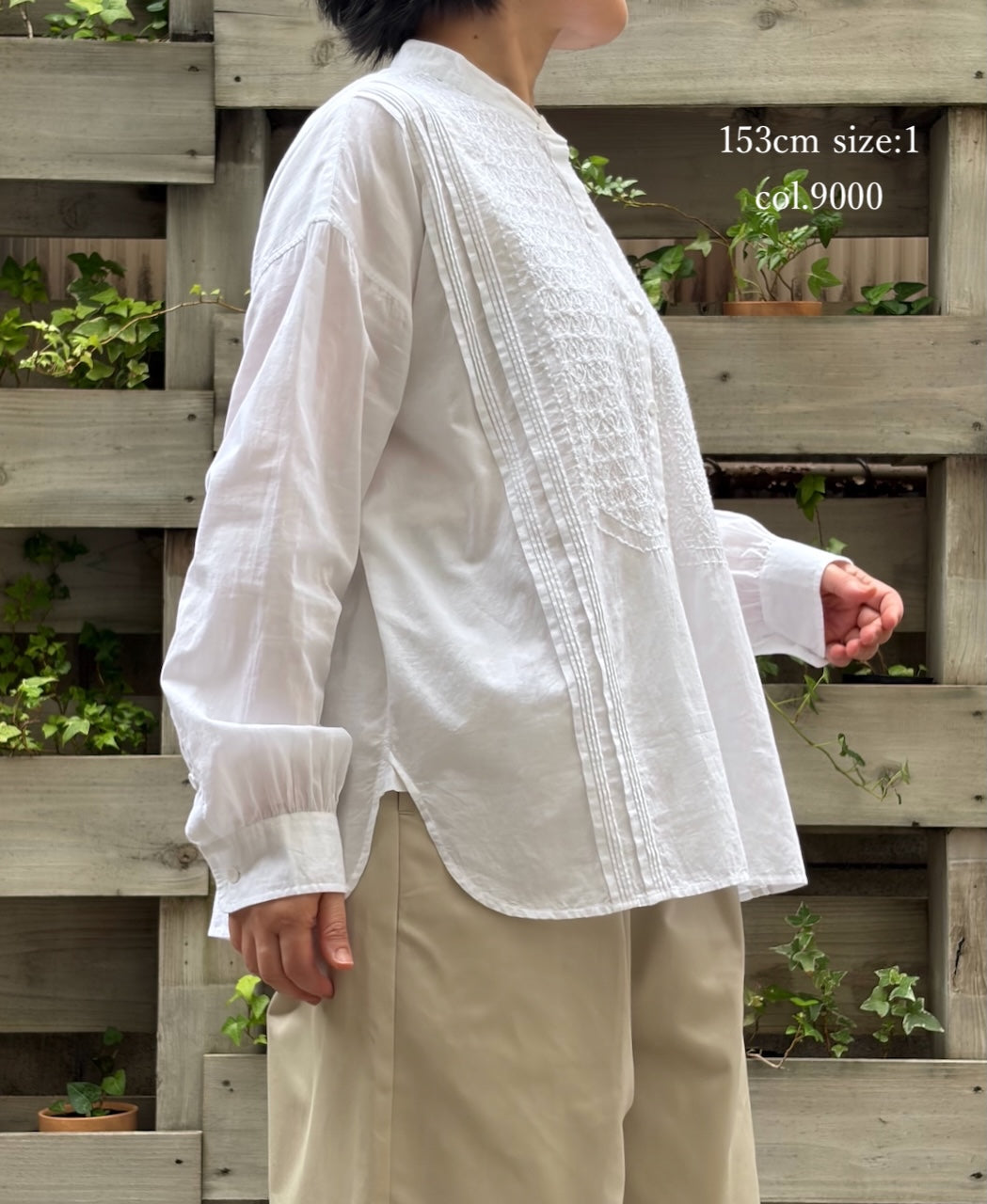 NMDS26521 60s ORGANIC CAMBRIC WITH EMB BANDED COLLAR PINTUCK & EMB SHIRT