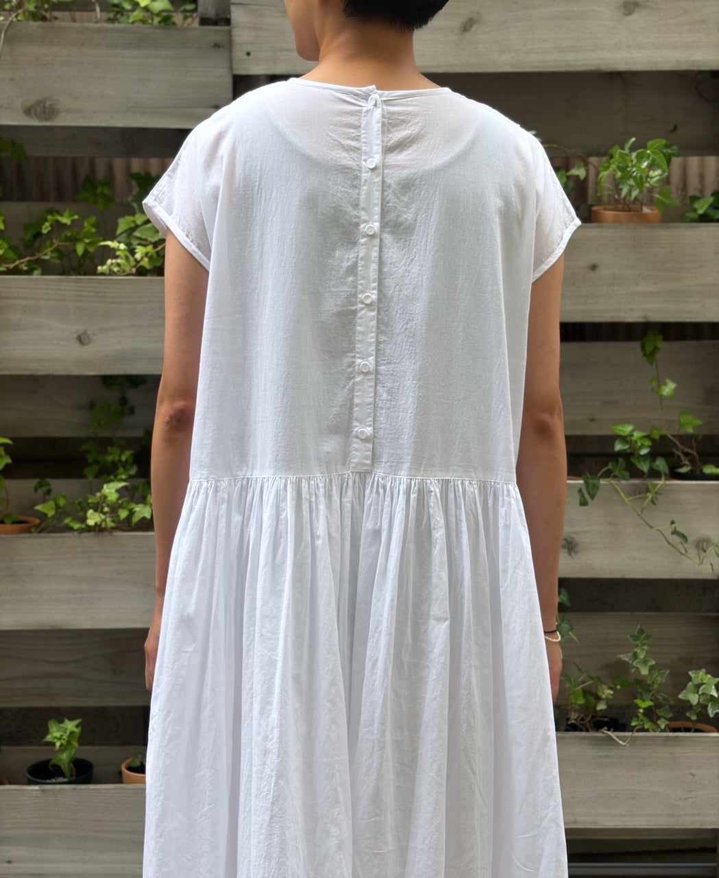 NMDS26523 60s ORGANIC CAMBRIC WITH EMB FRENCH/SL BACK OPENING DRESS
