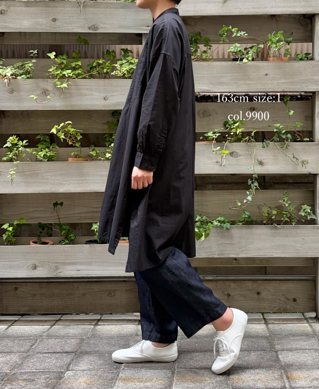 NMDS26524 60s ORGANIC CAMBRIC WITH EMB BANDED COLLAR MAXI SHIRT
