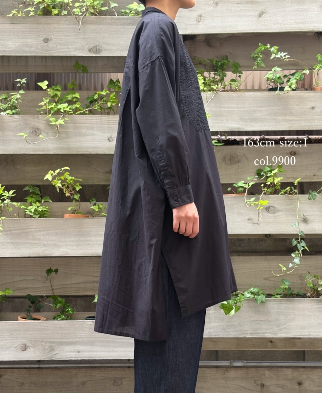 NMDS26524 60s ORGANIC CAMBRIC WITH EMB BANDED COLLAR MAXI SHIRT