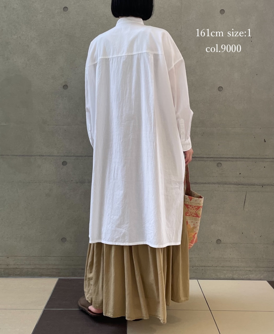 NMDS26524 60s ORGANIC CAMBRIC WITH EMB BANDED COLLAR MAXI SHIRT
