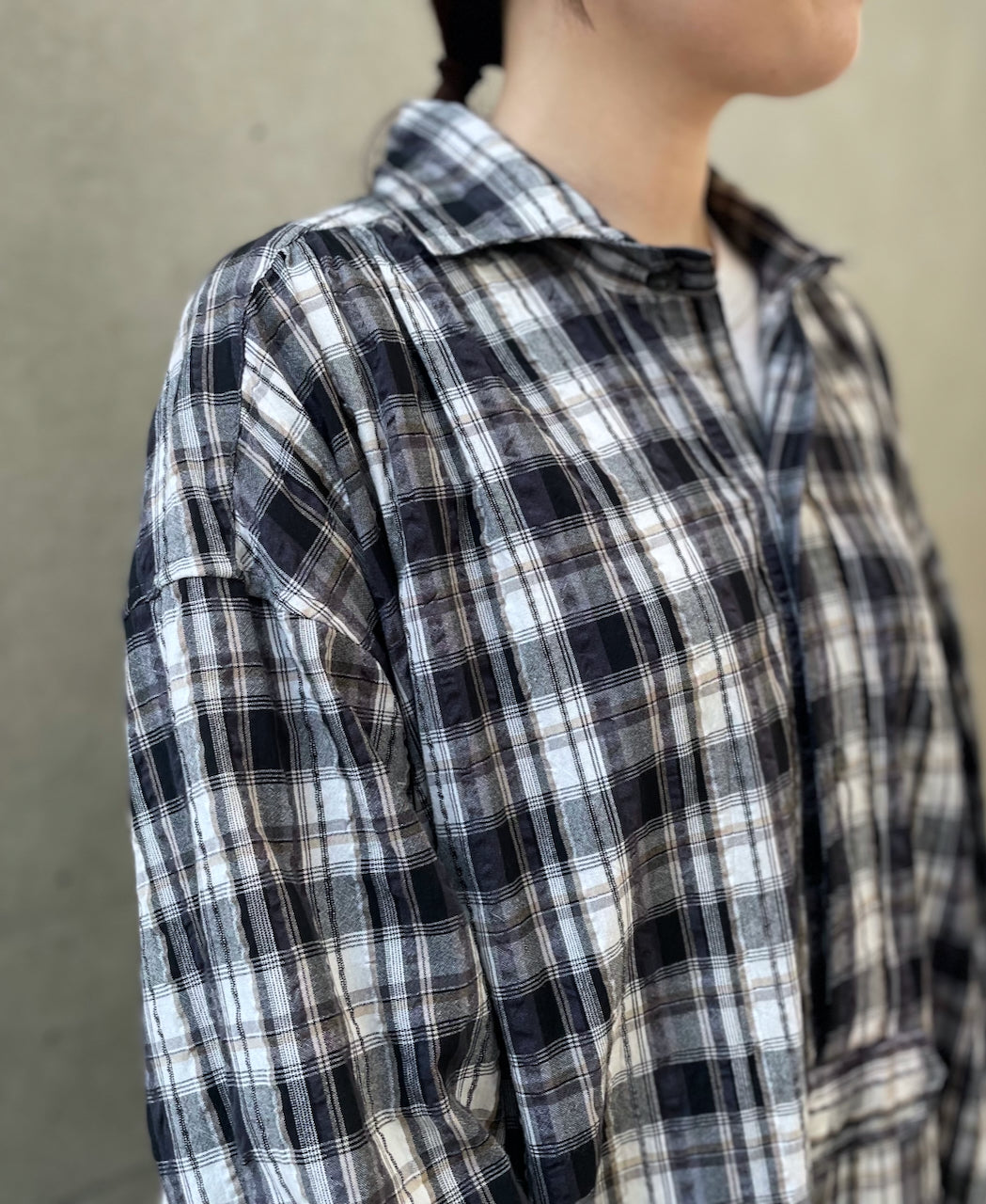 INAM2673 YARN DYED COTTON CHECK WORK GATHER LONG SHIRT