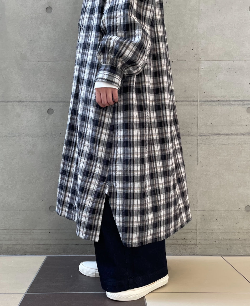 INAM2673 YARN DYED COTTON CHECK WORK GATHER LONG SHIRT