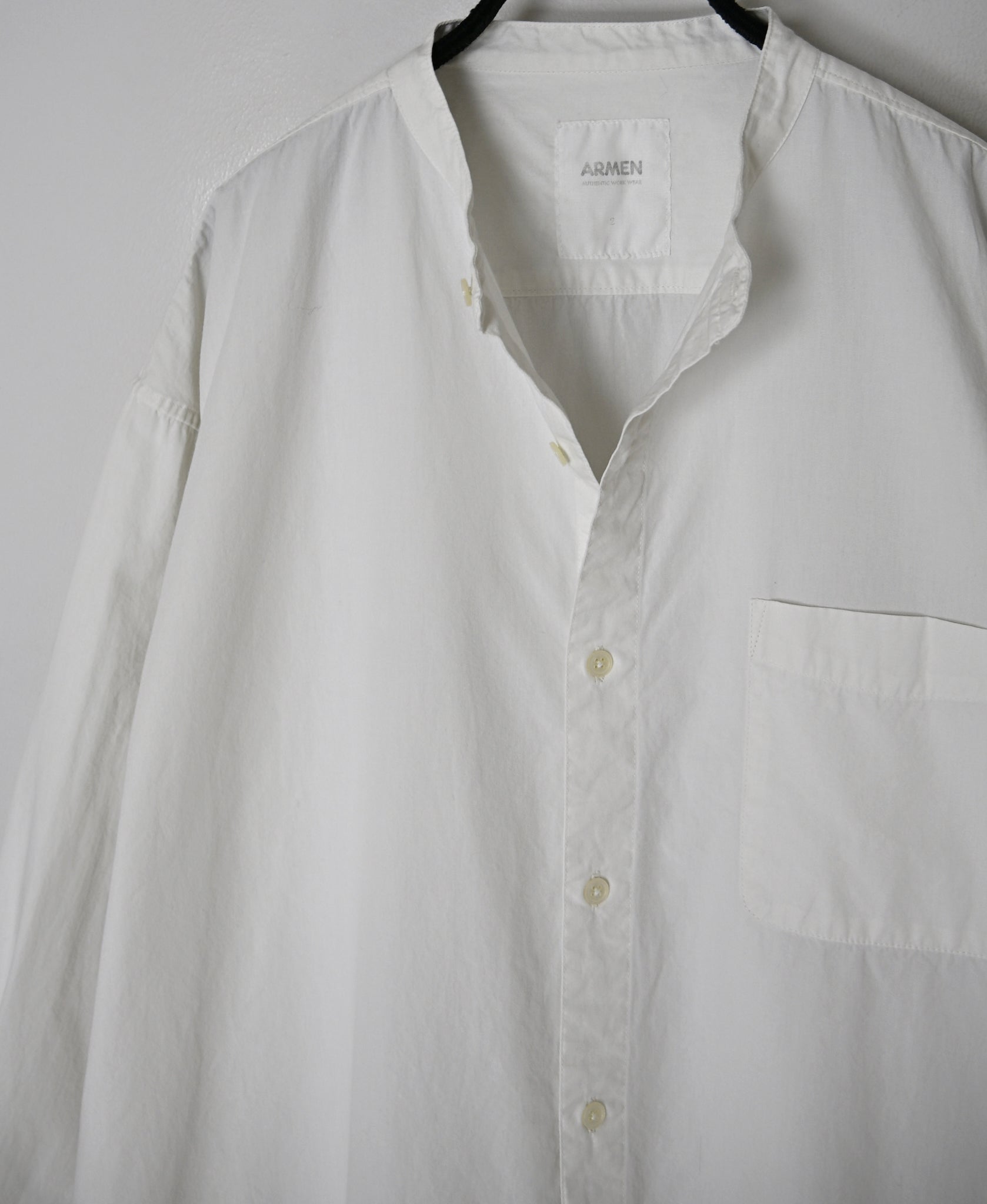 INAM2652PD 40s POPLIN OVERDYE UTILITY BANDED COLLAR LONG SHIRT