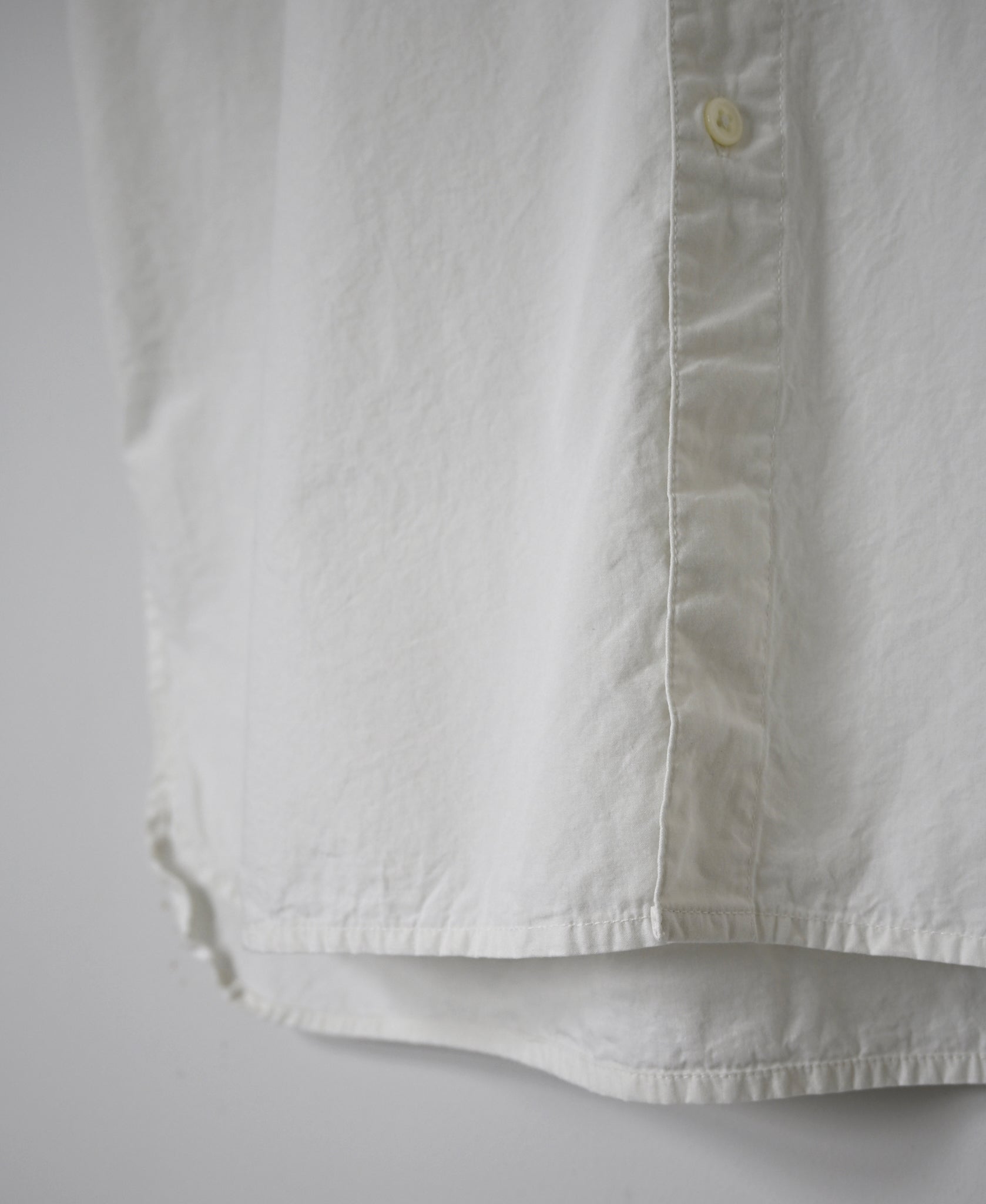INAM2652PD 40s POPLIN OVERDYE UTILITY BANDED COLLAR LONG SHIRT