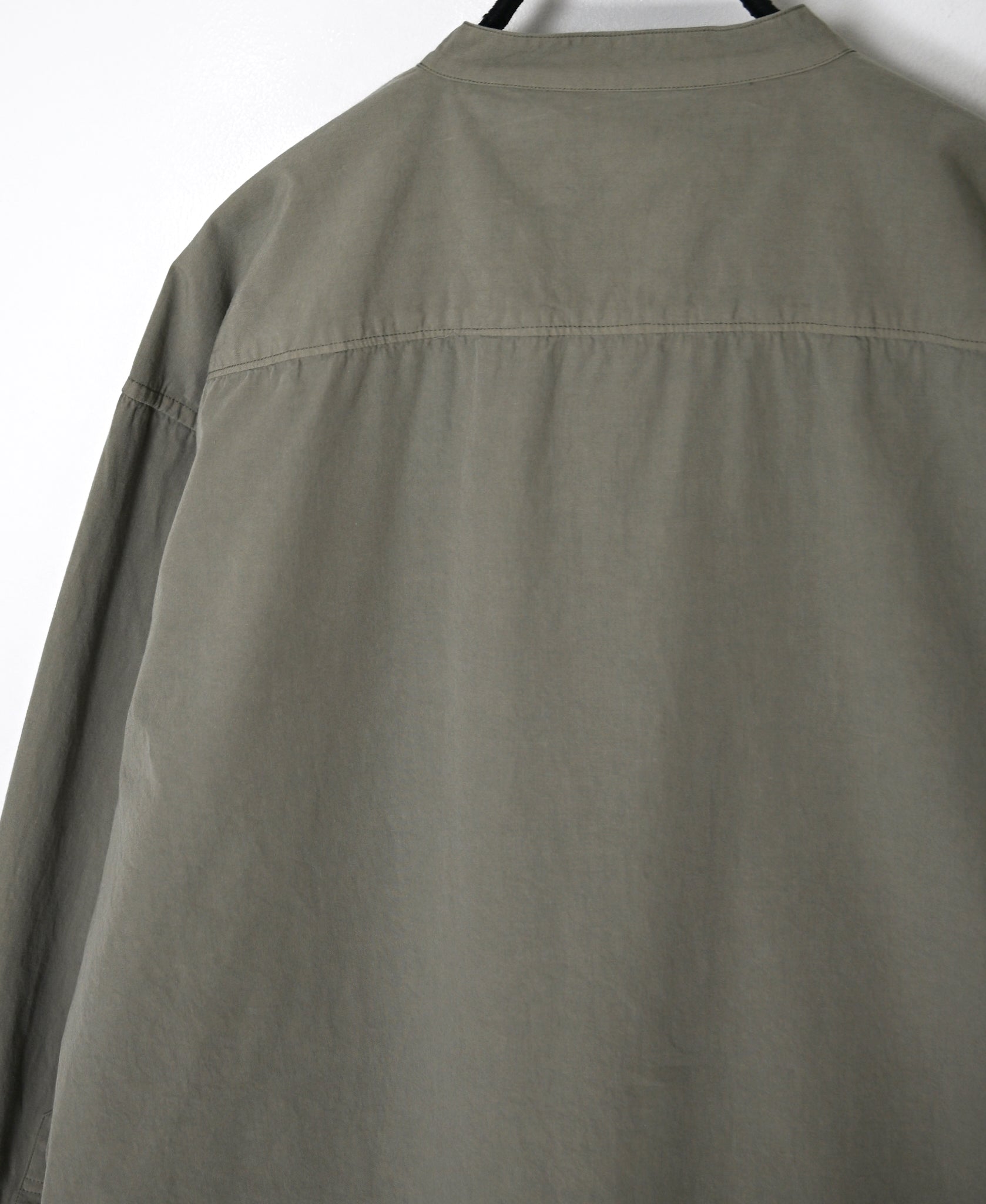 INAM2652PD 40s POPLIN OVERDYE UTILITY BANDED COLLAR LONG SHIRT
