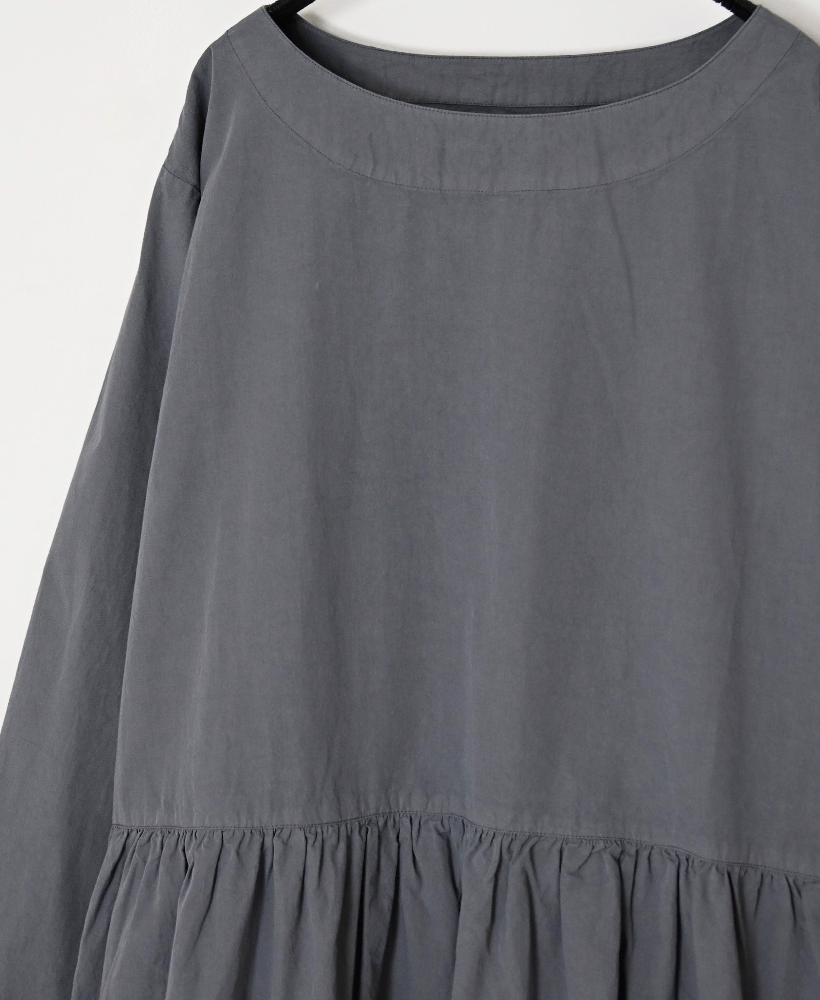 INAM2653PD 40s POPLIN OVERDYE BOAT NECK L/SL ONE-PIECE