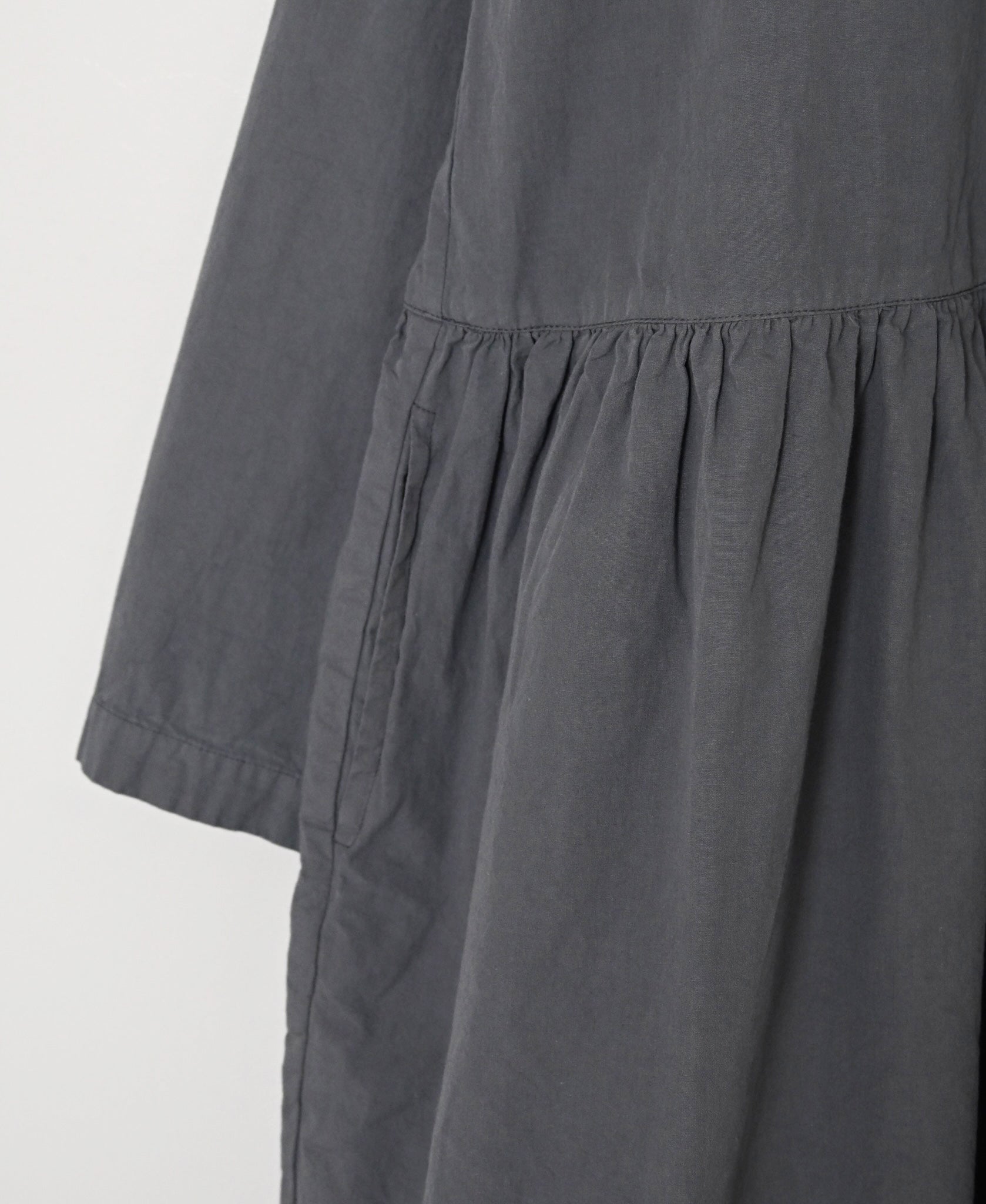 INAM2653PD 40s POPLIN OVERDYE BOAT NECK L/SL ONE-PIECE