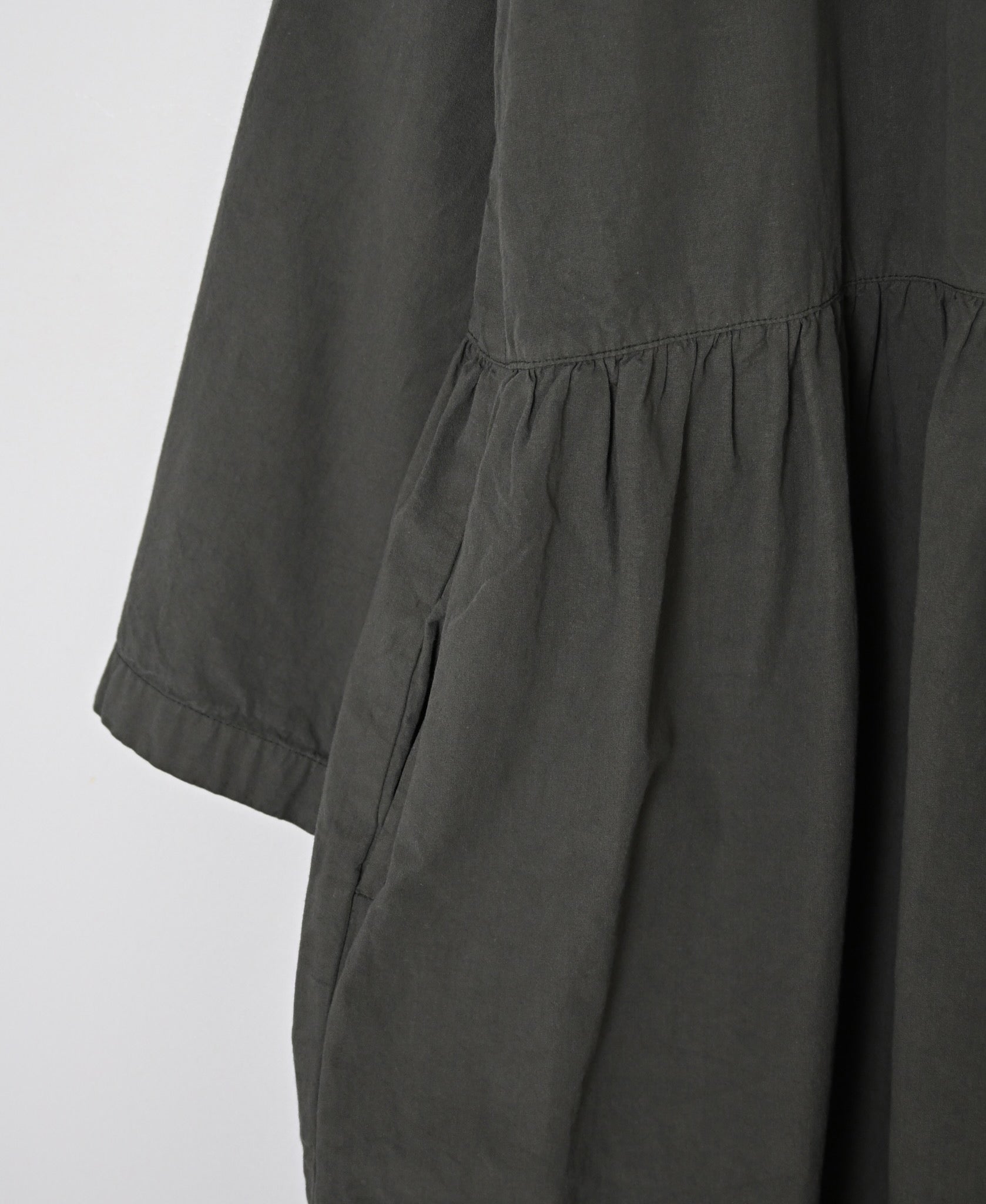 INAM2653PD 40s POPLIN OVERDYE BOAT NECK L/SL ONE-PIECE