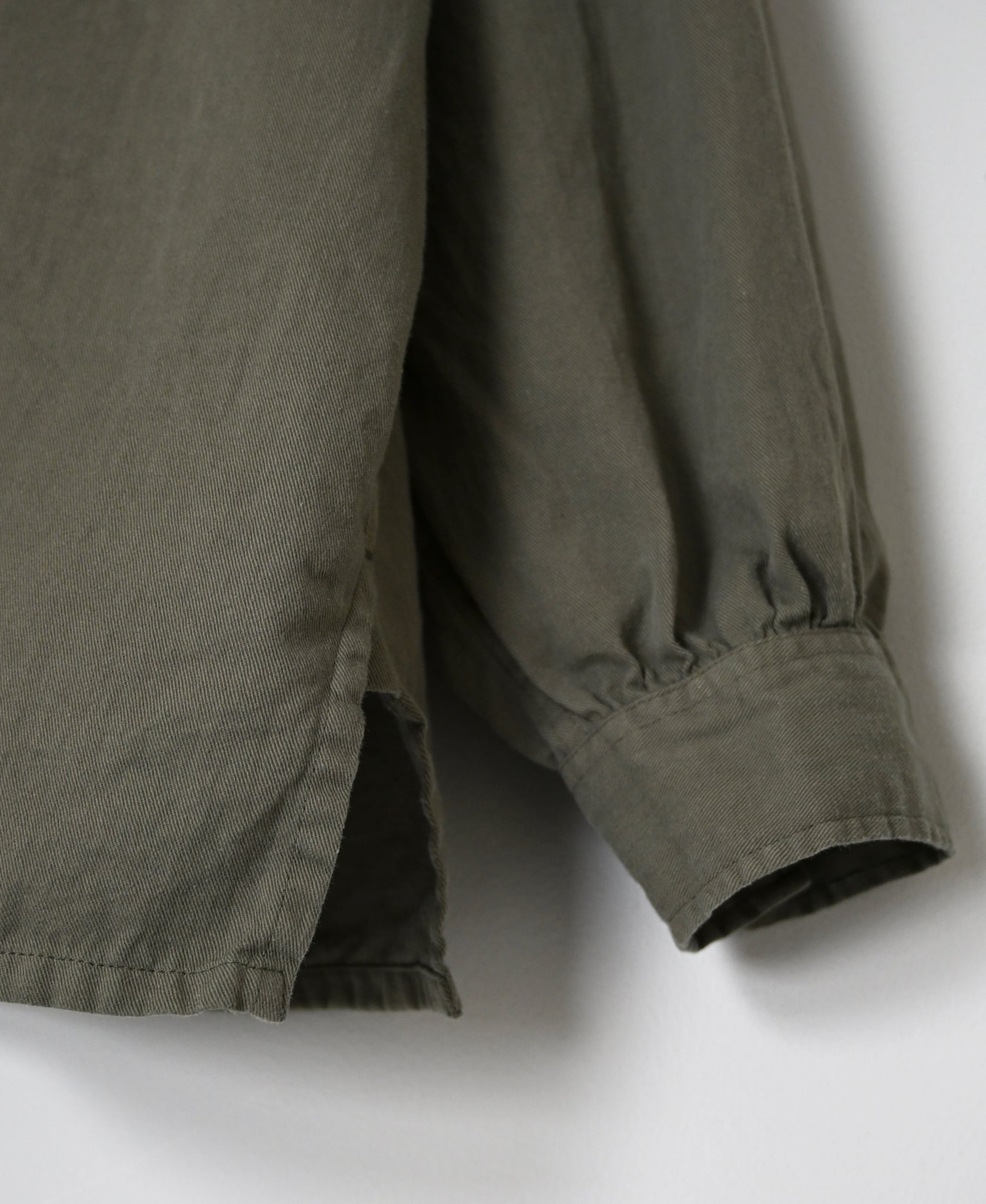 INAM2662TD 30s COTTON TWILL OVERDYE WORK GATHER BANDED SHIRT