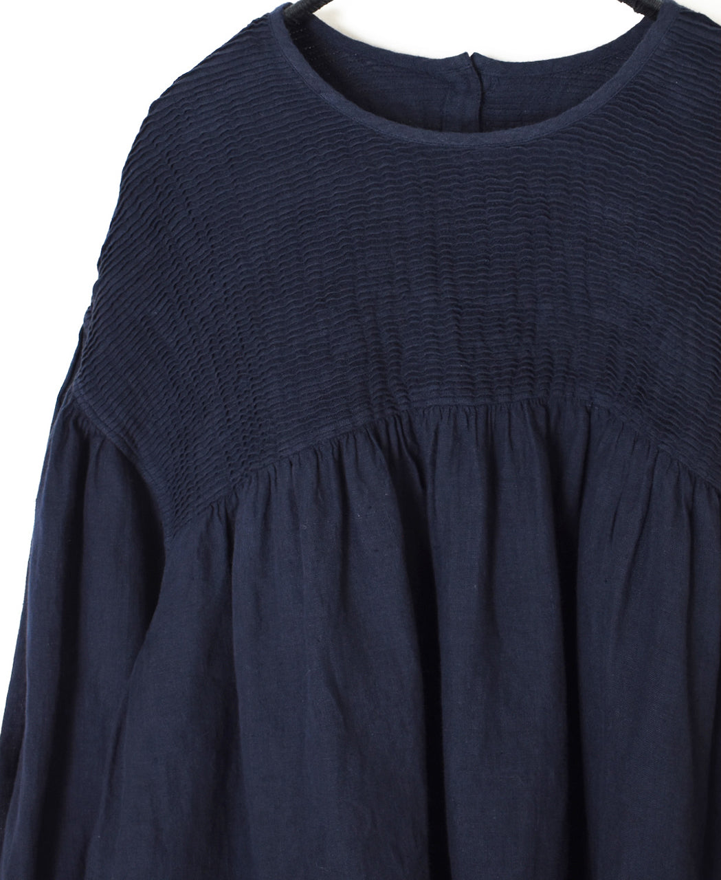 INMDS26003D 60s AUTOLOOM LINEN PLAIN OVERDYE BACK OPENING PULLOVER WITH MINI PINTUCK